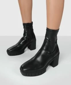 Public Desire UK OBSTACLE BLACK CHUNKY HEELED ANKLE BOOTS